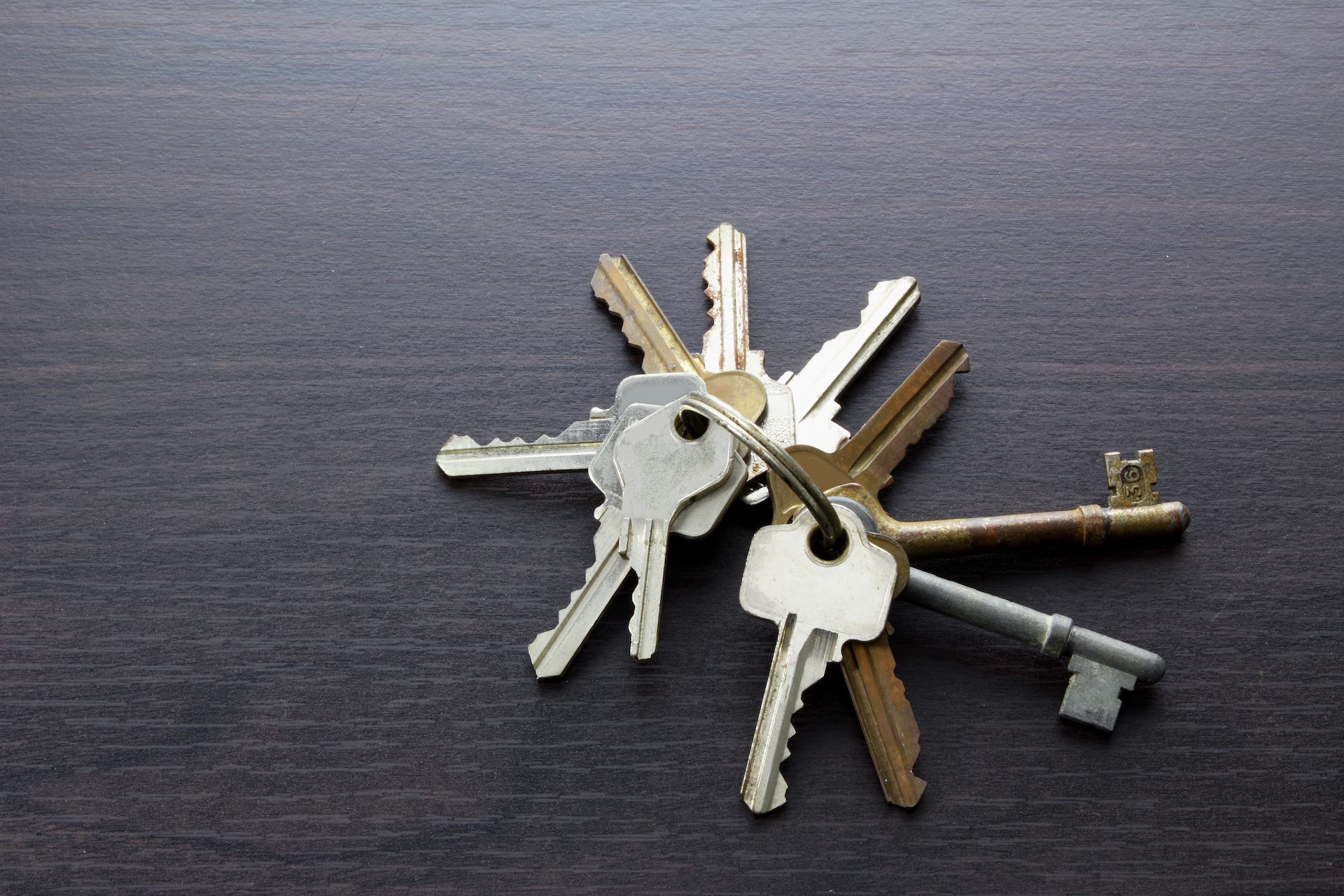 can a locksmith make and program my keys - The LockSmith Co.