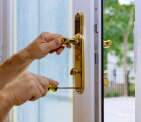 The Role of Locksmiths in Emergency Lockouts and Lock Repairs